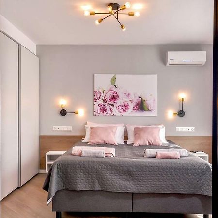 Rose One Bedroom Designer Apartment In City Centre By Flat Mаnager Sofia Eksteriør bilde