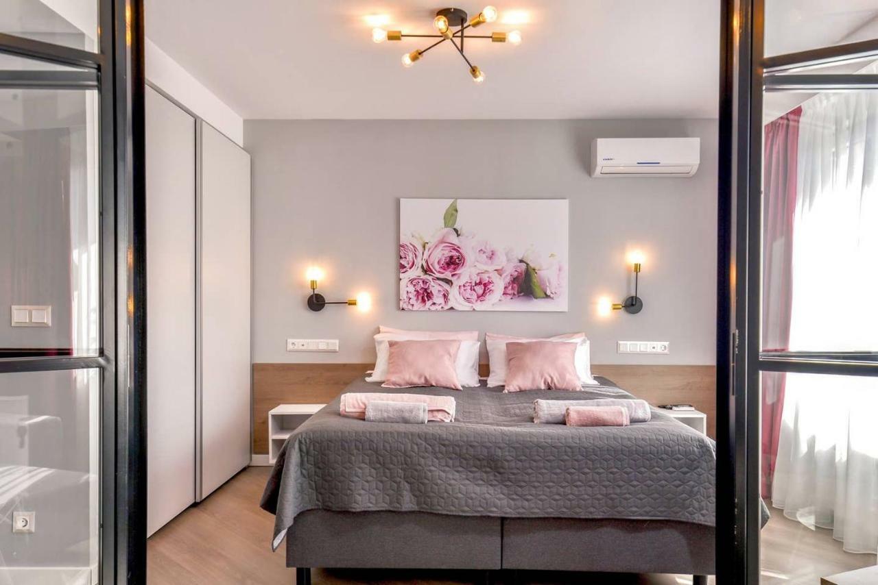 Rose One Bedroom Designer Apartment In City Centre By Flat Mаnager Sofia Eksteriør bilde
