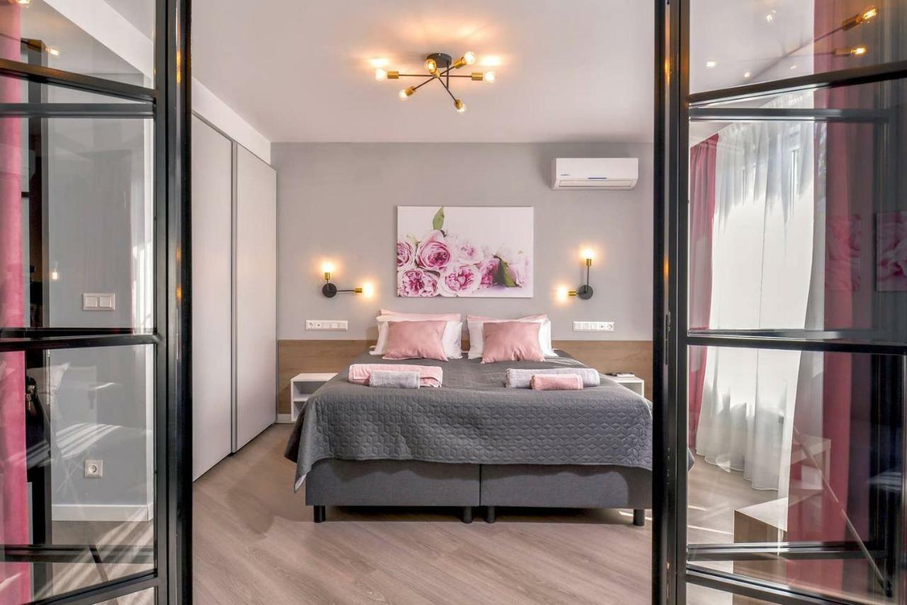 Rose One Bedroom Designer Apartment In City Centre By Flat Mаnager Sofia Eksteriør bilde